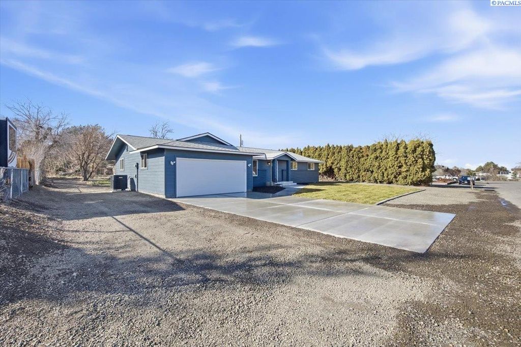 Photo of 4314 S Date Street, Kennewick, WA 99337 (MLS # 290795)