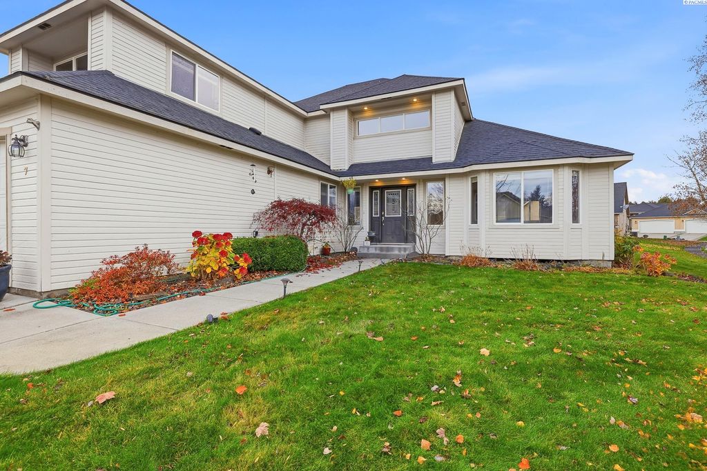 Photo of 7 Buttercup Ct, Pasco, WA 99301 (MLS # 289062)