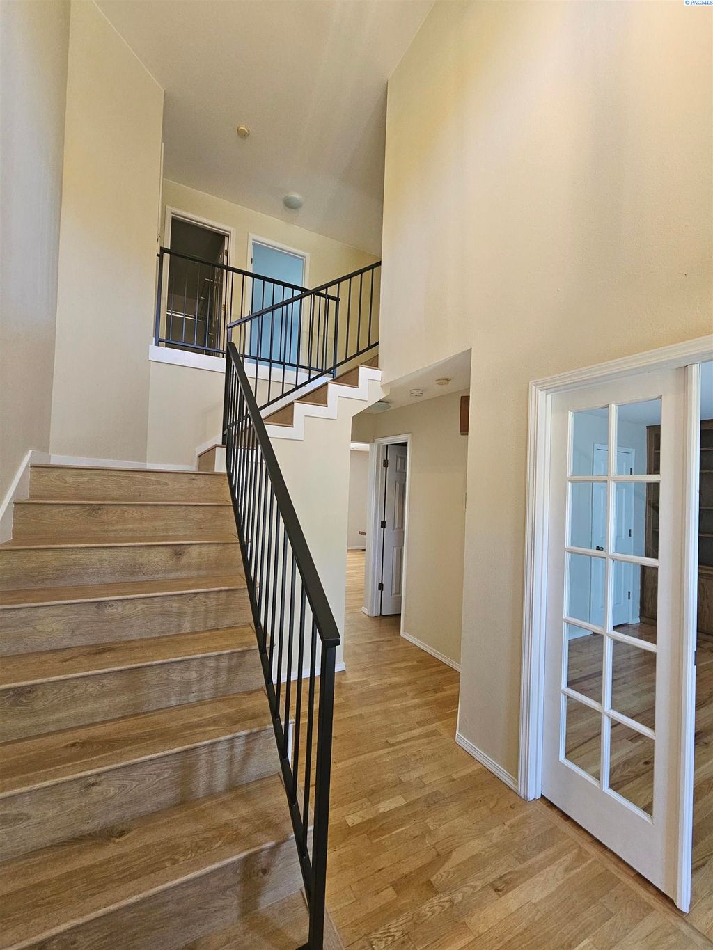 Photo of 260 Adair Drive, Richland, WA 99352 (MLS # 291038)