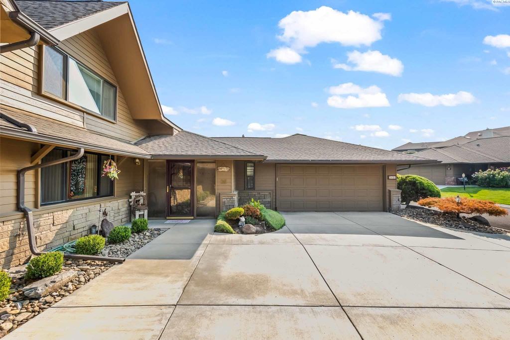 Photo of 101 N 48th Avenue #45B, Yakima, WA 98908 (MLS # 293012)