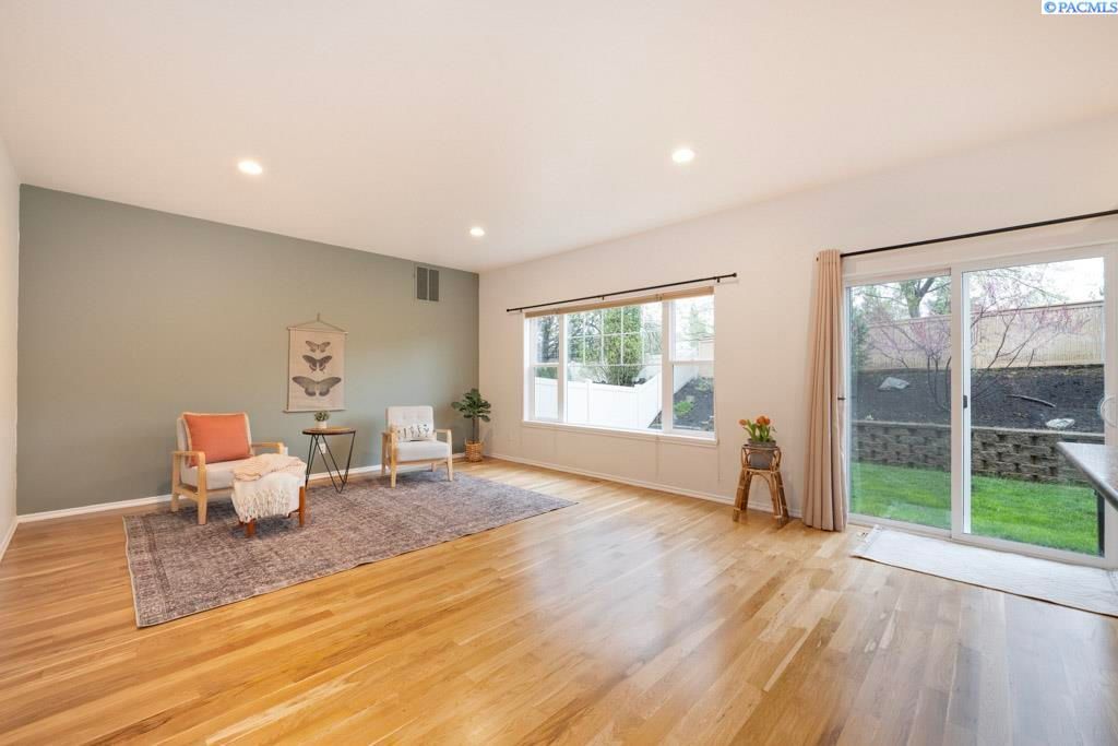 Photo of 1277 SW Big Sky Court, Pullman, WA 99163 (MLS # 292144)