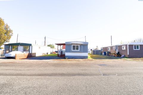 Photo of 1421 S Cedar St Lot 82 St, Kennewick, WA 99337 (MLS # 289167)