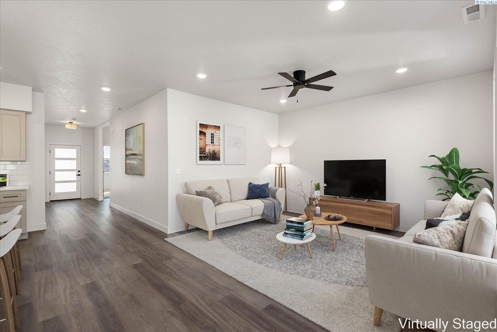 Photo of 6676 W 27th Ave #20, Kennewick, WA 99338 (MLS # 290953)