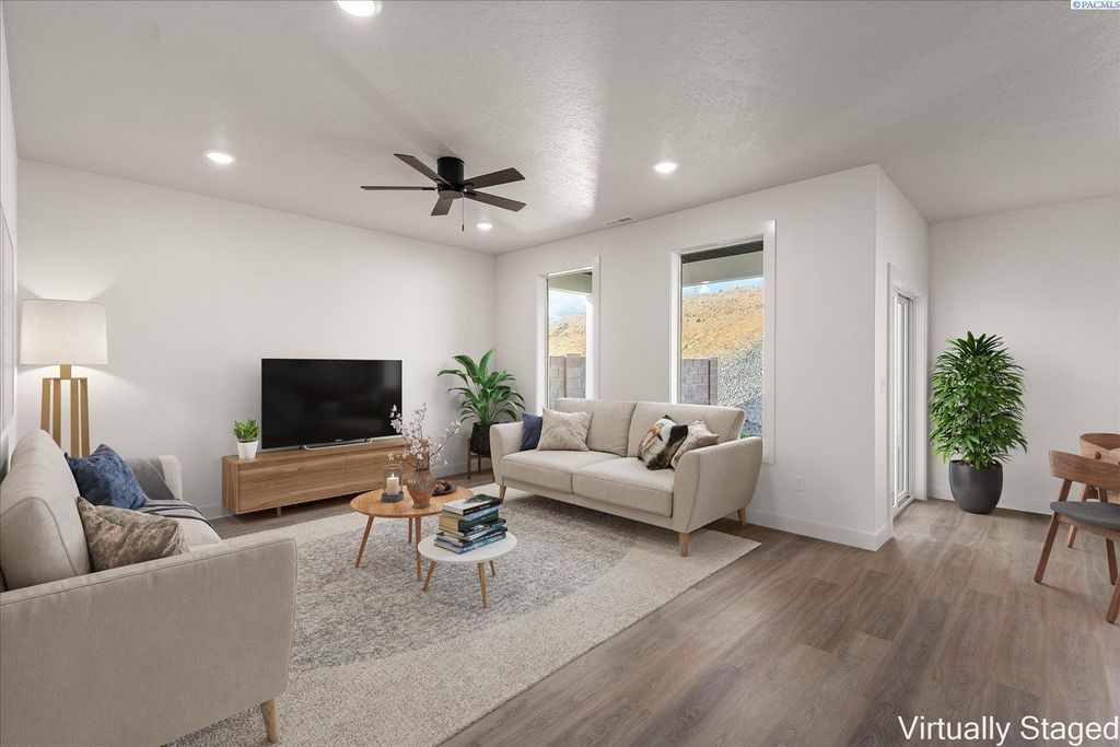 Photo of 6676 W 27th Ave #20, Kennewick, WA 99338 (MLS # 290953)