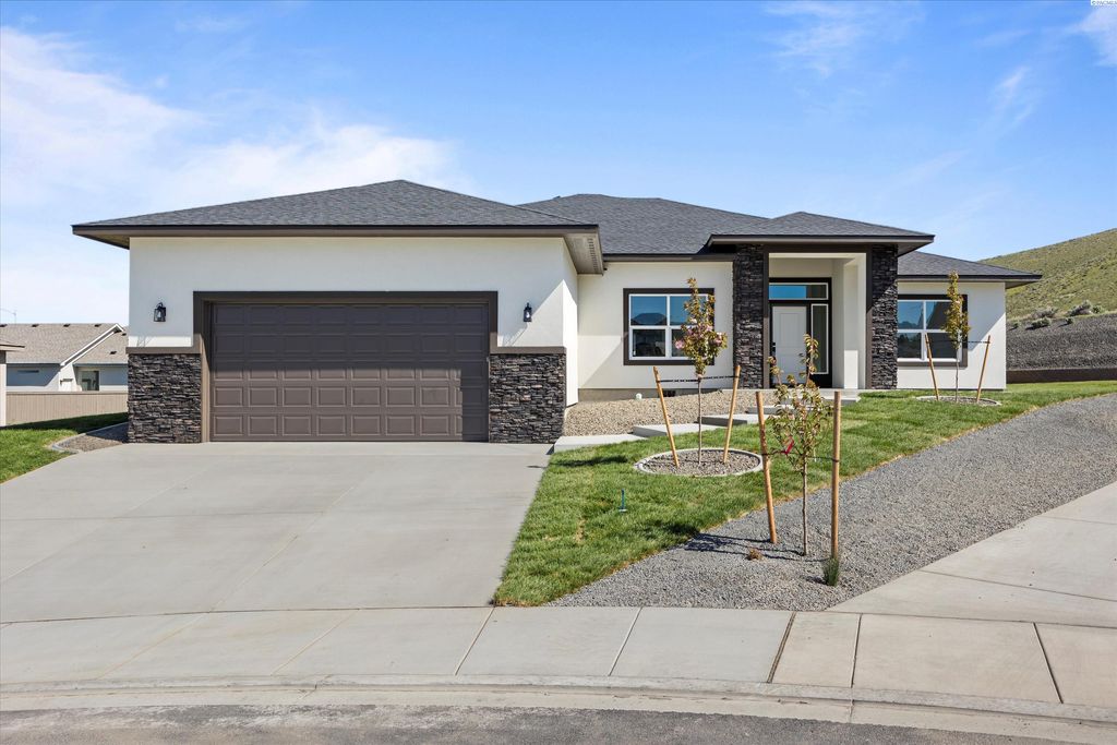 Photo of 1056 Makah Ct, Richland, WA 99352 (MLS # 289049)