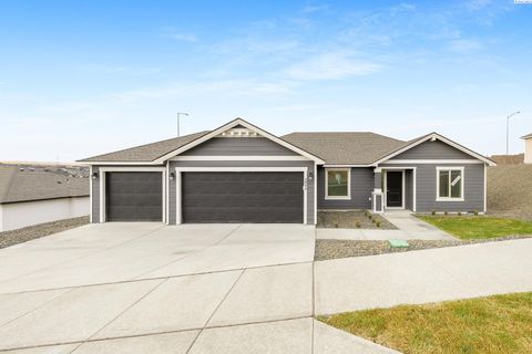 Photo of 2840 S Roosevelt St, Kennewick, WA 99338 (MLS # 288655)