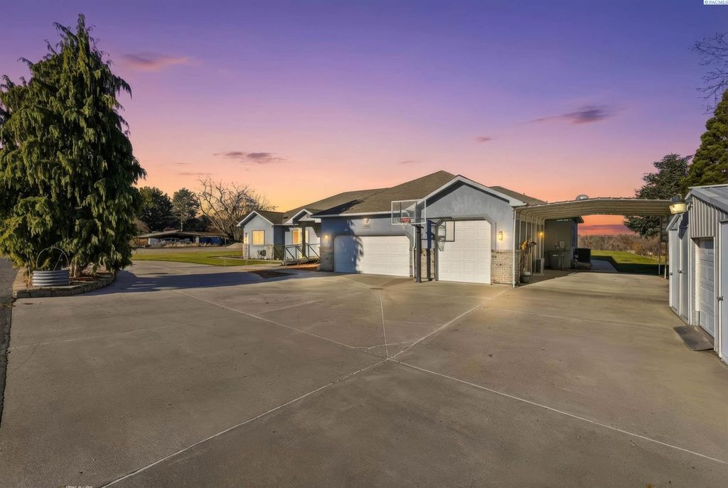 Photo of 5016 &amp; KNA W Yellowstone Ave, Kennewick, WA 99336 (MLS # 292112)