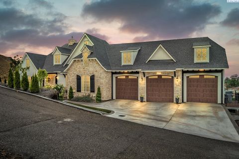 Photo of 2315 Morency Drive, Richland, WA 99352 (MLS # 290636)