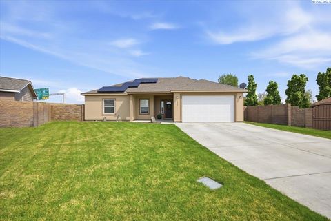 Photo of 2325 Famville Ct, Pasco, WA 99301 (MLS # 294232)