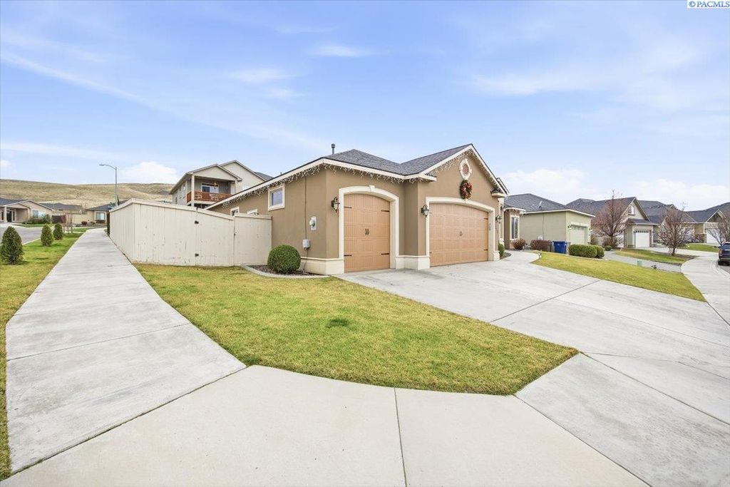 Photo of 4278 S Zillah St, Kennewick, WA 99366 (MLS # 289679)