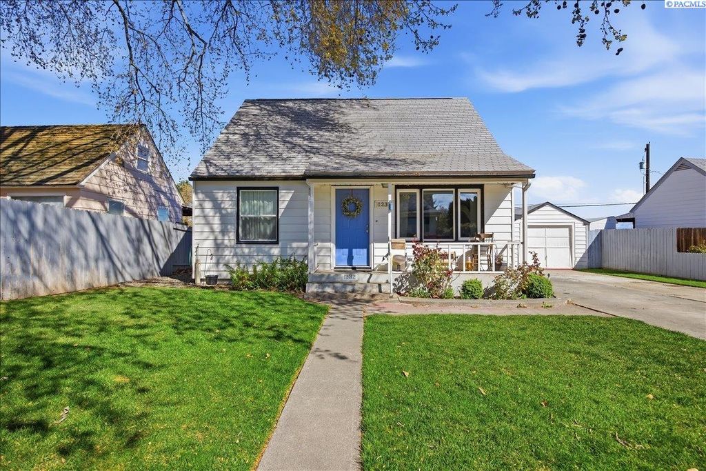 Photo of 1232 W Bruneau Ave, Kennewick, WA 99336 (MLS # 291809)
