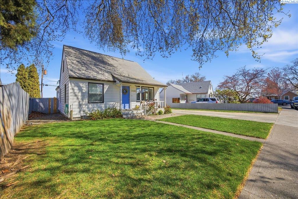 Photo of 1232 W Bruneau Ave, Kennewick, WA 99336 (MLS # 291809)