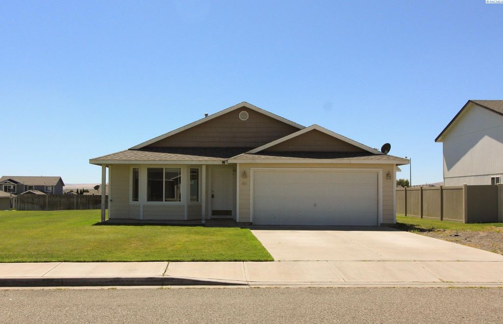 Photo of 4514 Muris Lane, Pasco, WA 99301 (MLS # 286860)