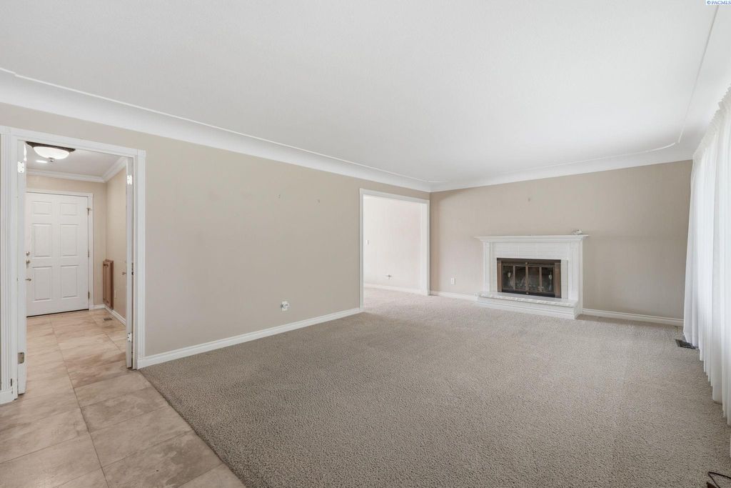 Photo of 4309 W Okanogan Avenue, Kennewick, WA 99336 (MLS # 293020)