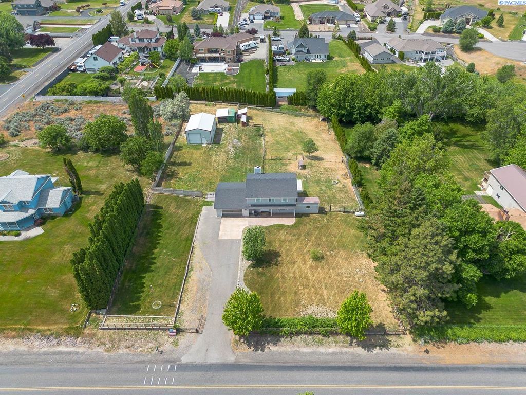 Photo of 6404 S Bermuda Road, Kennewick, WA 99338 (MLS # 293014)