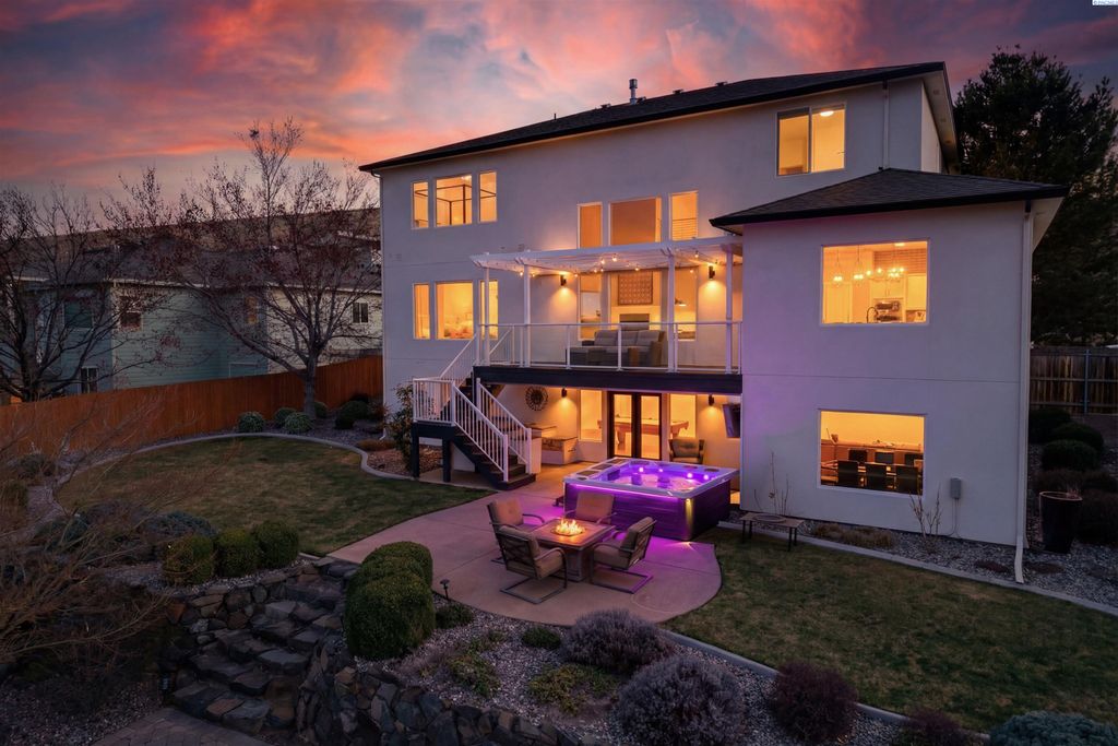 Photo of 1614 W 51st Avenue, Kennewick, WA 99337 (MLS # 291176)