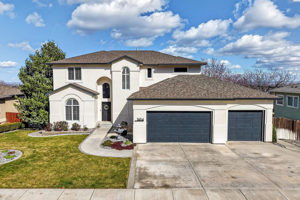 Photo of 1614 W 51st Avenue, Kennewick, WA 99337 (MLS # 291176)