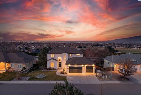 Photo of 1614 W 51st Avenue, Kennewick, WA 99337 (MLS # 291176)