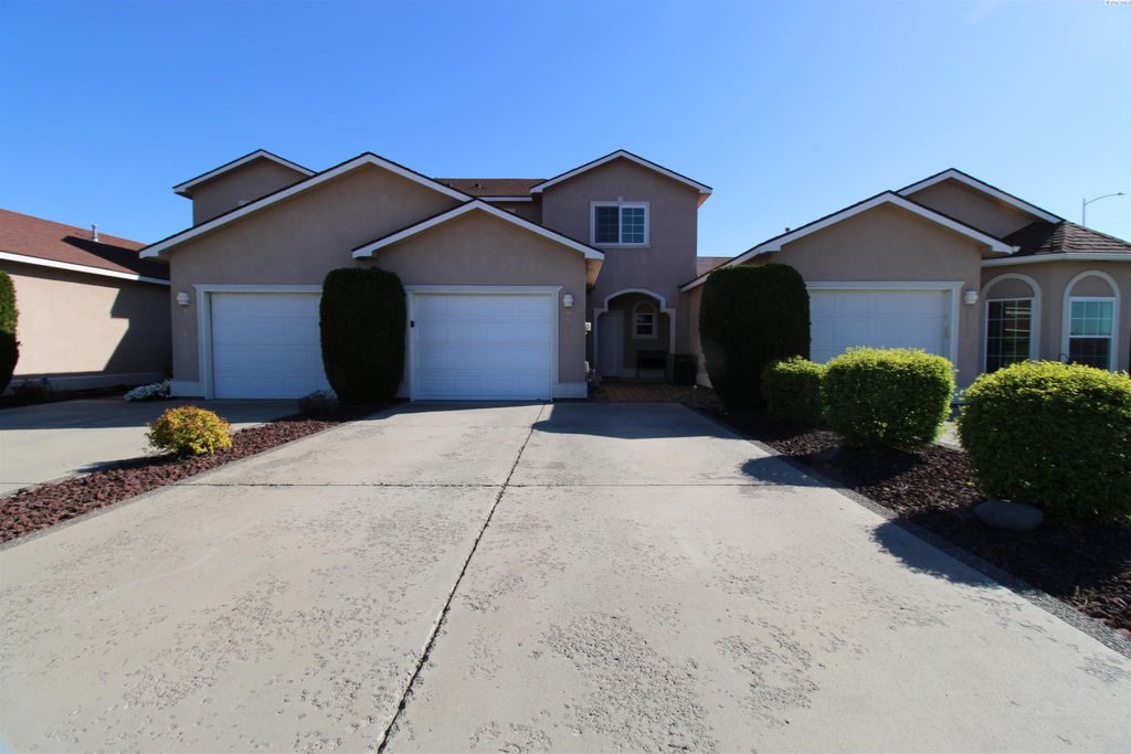 Photo of 9918 Vincenzo Dr, Pasco, WA 99301 (MLS # 291935)