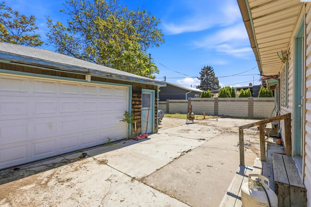 Photo of 629 S Conway St, Kennewick, WA 99336 (MLS # 292645)
