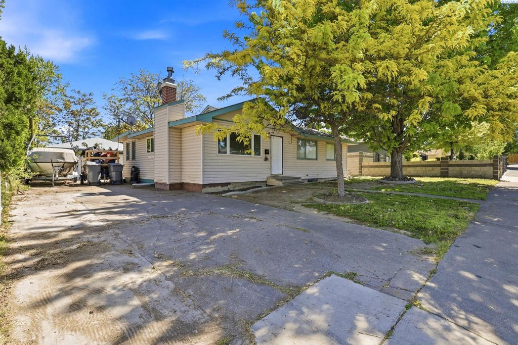 Photo of 629 S Conway St, Kennewick, WA 99336 (MLS # 292645)
