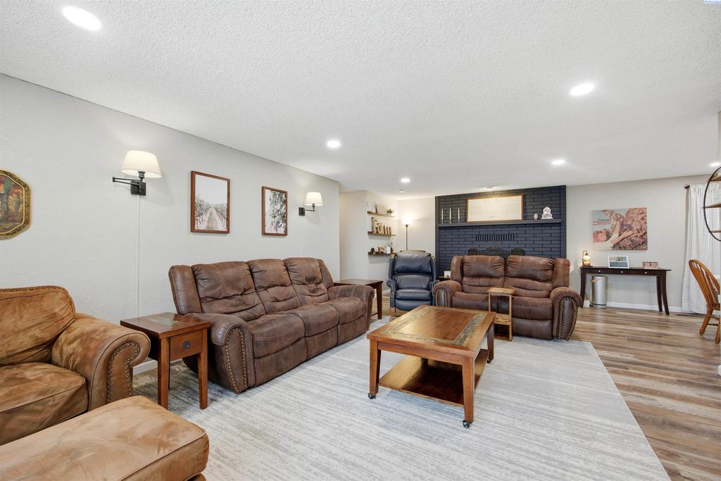 Photo of 1681 Olmstead Road, Grandview, WA 98930 (MLS # 290513)