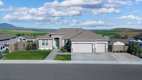 Photo of 7060 Ithaca Street, West Richland, WA 99353 (MLS # 290464)
