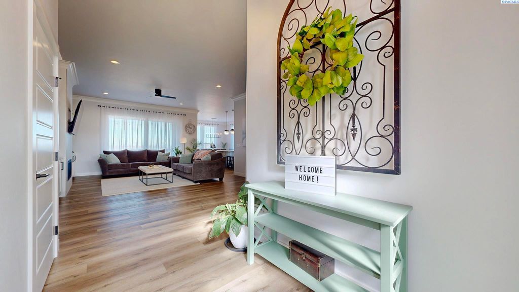 Photo of 7060 Ithaca Street, West Richland, WA 99353 (MLS # 290464)