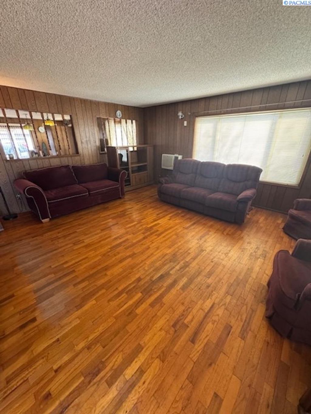 Photo of 2821 Grandview Pavement Rd, Mabton, WA 98935 (MLS # 292087)