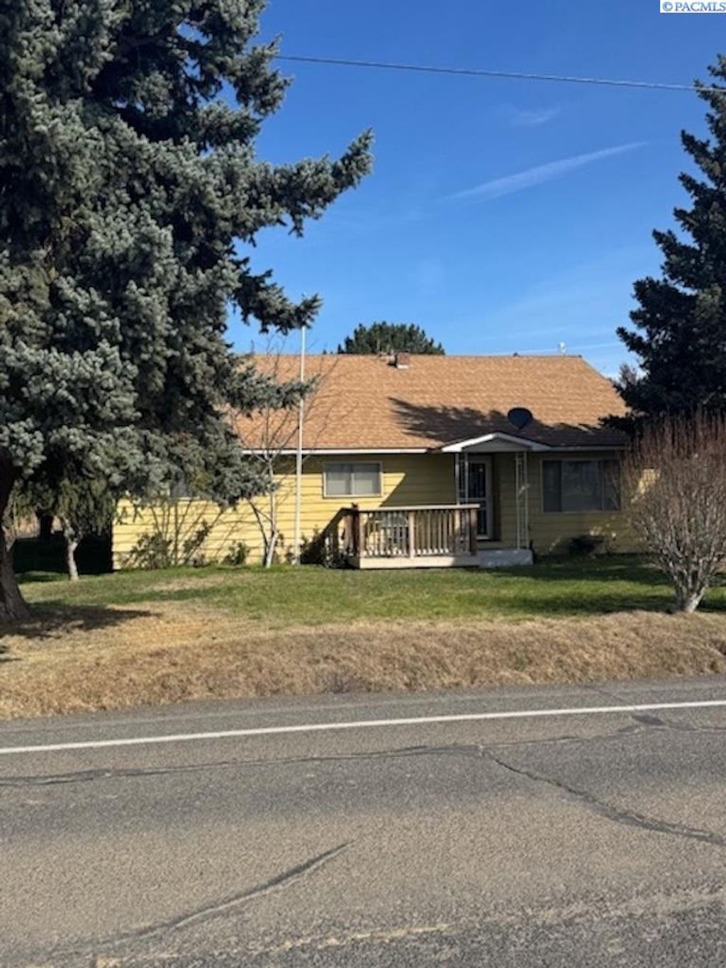Photo of 2821 Grandview Pavement Rd, Mabton, WA 98935 (MLS # 292087)