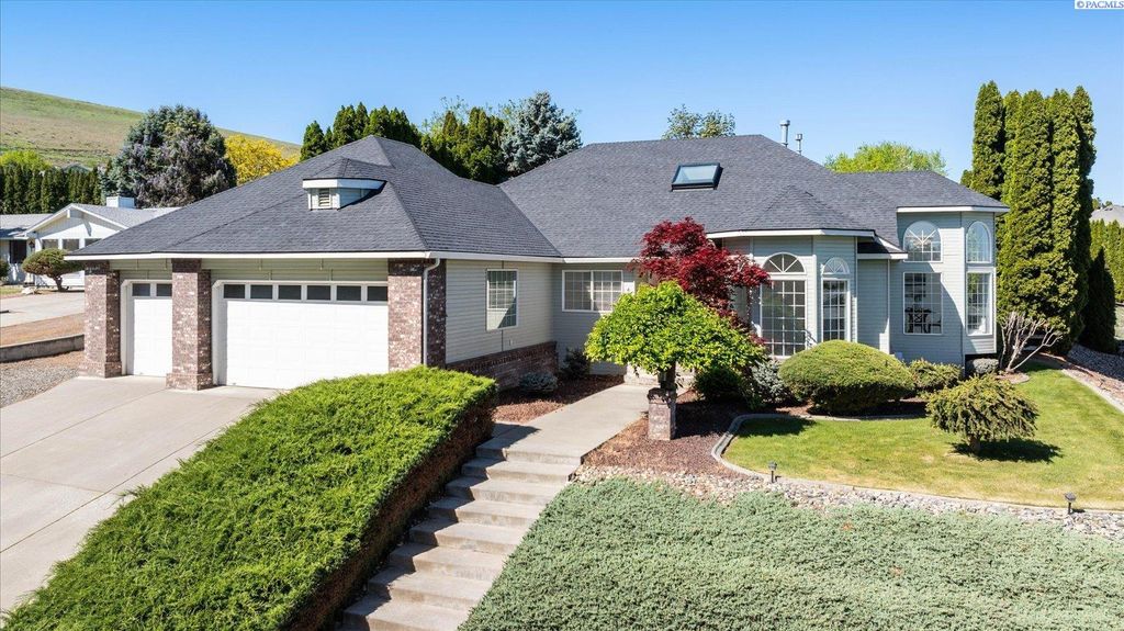 Photo of 4702 S Palouse Ct, Kennewick, WA 99337 (MLS # 292453)