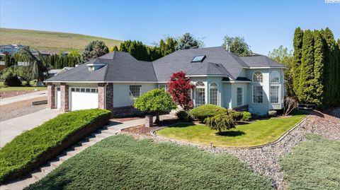 Photo of 4702 S Palouse Ct, Kennewick, WA 99337 (MLS # 292453)