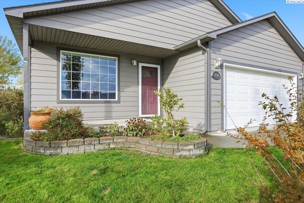 Photo of 4530 Sunglow Ct, West Richland, WA 99353 (MLS # 288496)