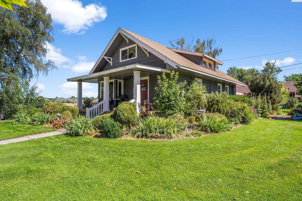 Photo of 106 7th St, Prosser, WA 99350 (MLS # 291855)