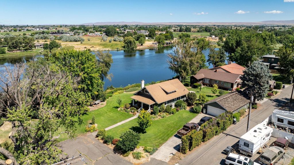 Photo of 106 7th St, Prosser, WA 99350 (MLS # 291855)