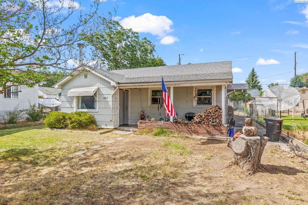 Photo of 1417 Jefferson Ave, Yakima, WA 98902 (MLS # 285371)