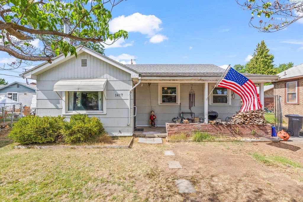 Photo of 1417 Jefferson Ave, Yakima, WA 98902 (MLS # 285371)