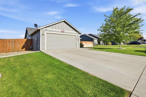 Photo of 5813 Robert Wayne Dr, Pasco, WA 99301 (MLS # 293394)