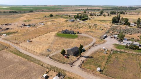 Photo of 310 Tree Farm Road, Pasco, WA 99301 (MLS # 291979)