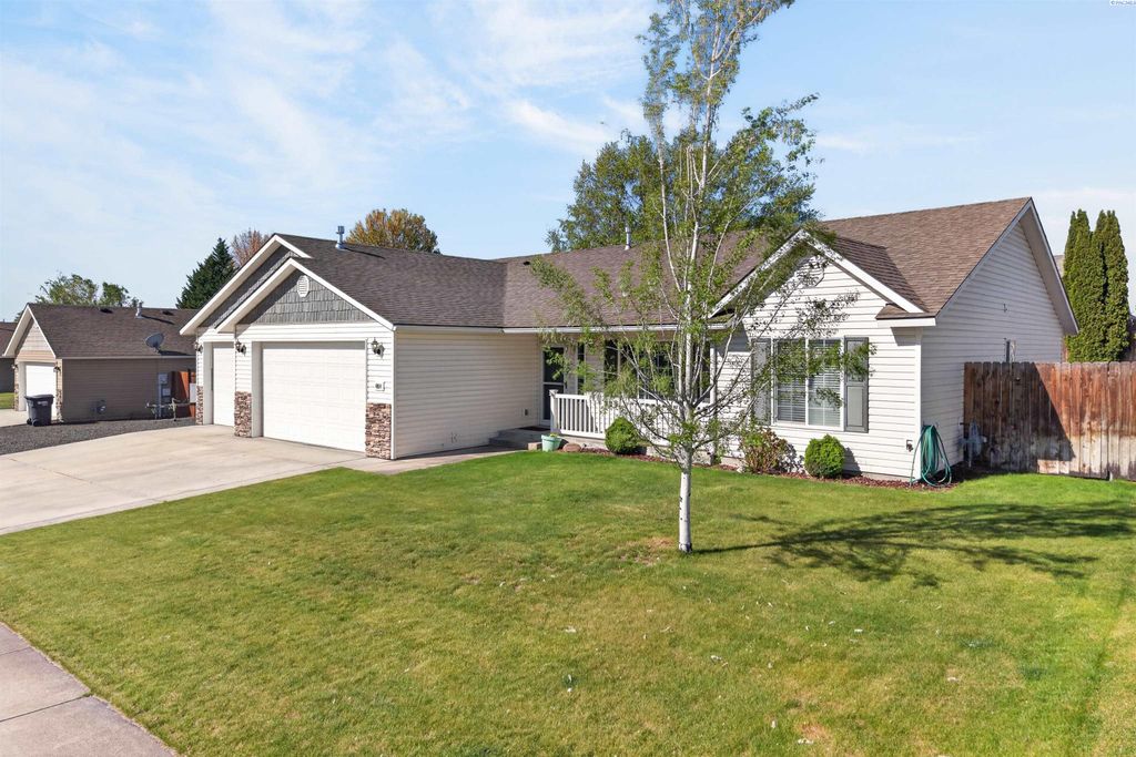 Photo of 4014 Prairie Ln, Pasco, WA 99301 (MLS # 292191)