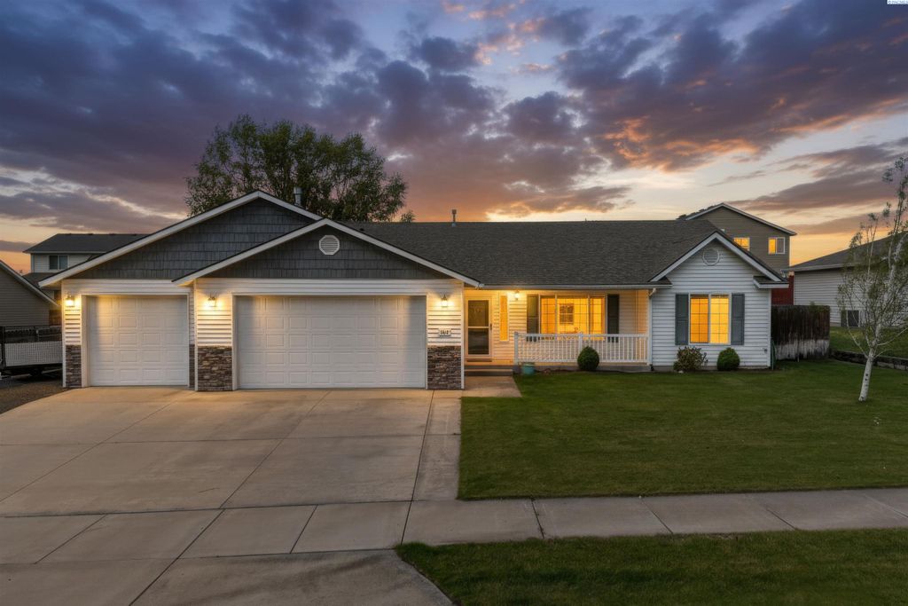 Photo of 4014 Prairie Ln, Pasco, WA 99301 (MLS # 292191)