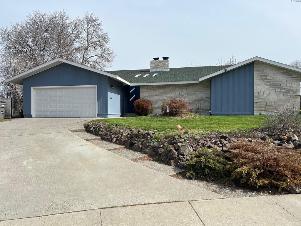 Photo of 2352 Enterprise Drive, Richland, WA 99354 (MLS # 291305)