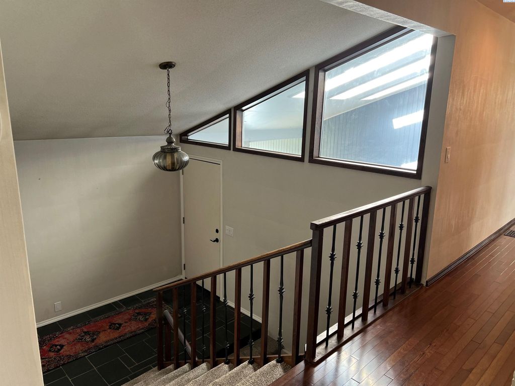 Photo of 2352 Enterprise Drive, Richland, WA 99354 (MLS # 291305)