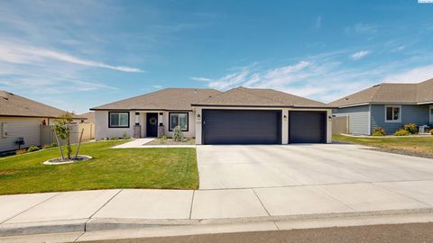 Photo of 7726 Coldwater Drive, Pasco, WA 99301 (MLS # 294200)