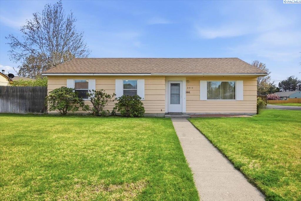 Photo of 2415 Pullen St, Richland, WA 99354 (MLS # 291982)