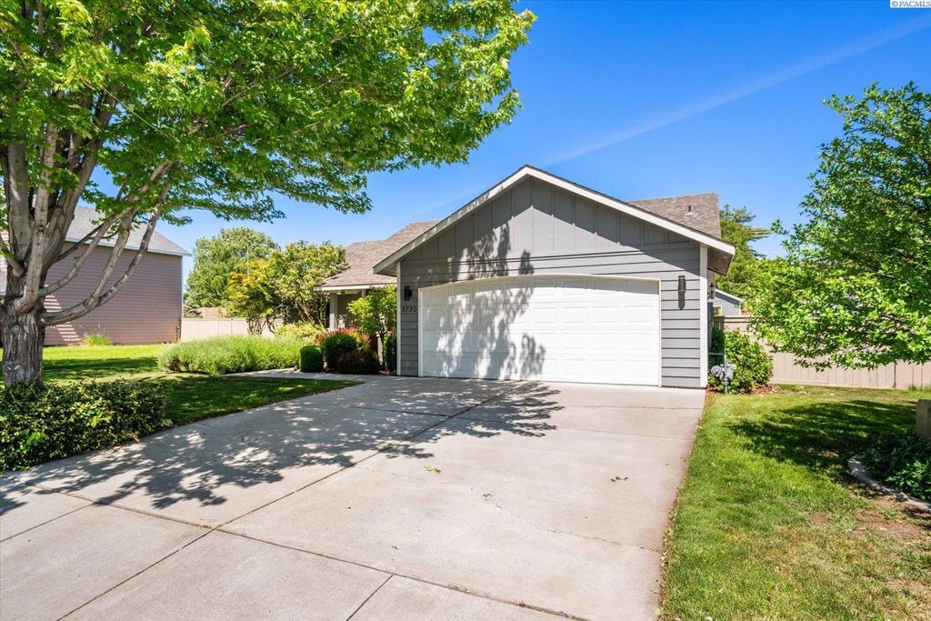 Photo of 5730 W 11th Avenue, Kennewick, WA 99338 (MLS # 292931)