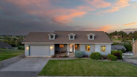 Photo of 4221 S Fir St, Kennewick, WA 99337 (MLS # 293849)
