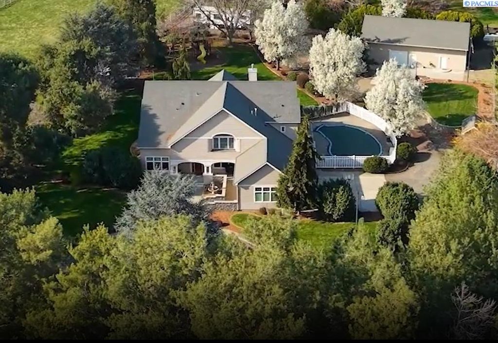 Photo of 8620 W Richardson Road, Pasco, WA 99301 (MLS # 288252)