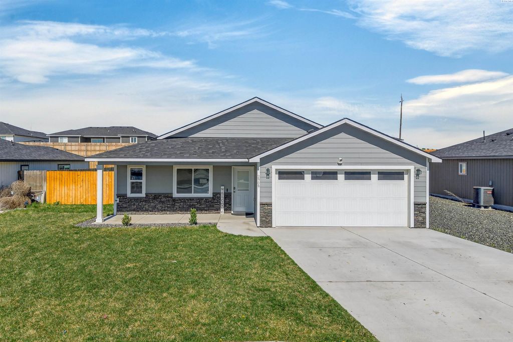 Photo of 2909 E Helena St, Pasco, WA 99301 (MLS # 291619)