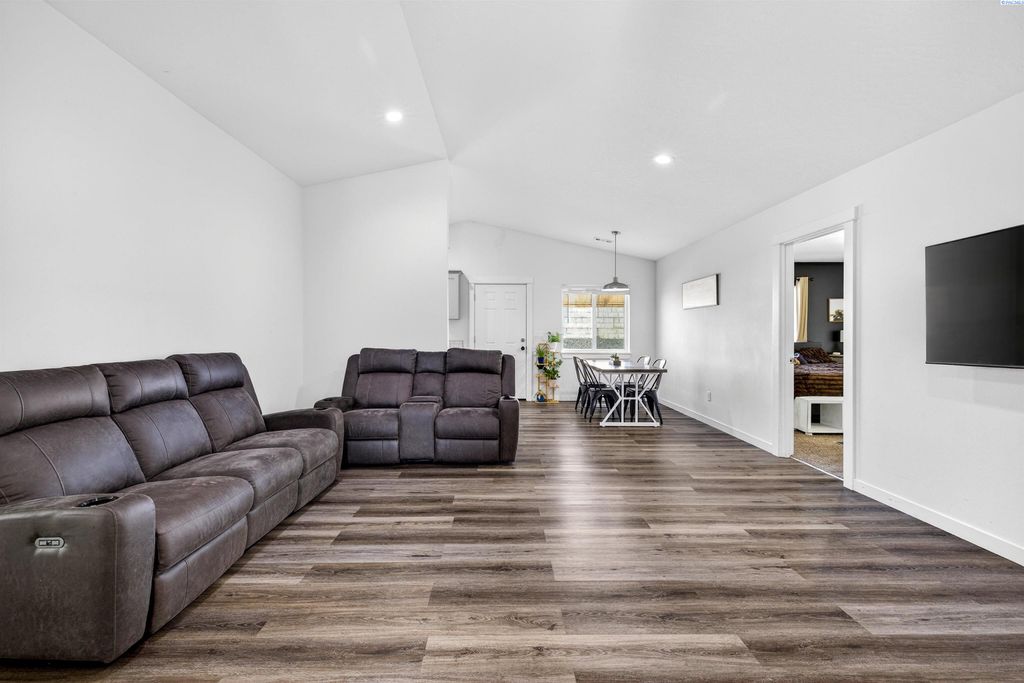 Photo of 2909 E Helena St, Pasco, WA 99301 (MLS # 291619)